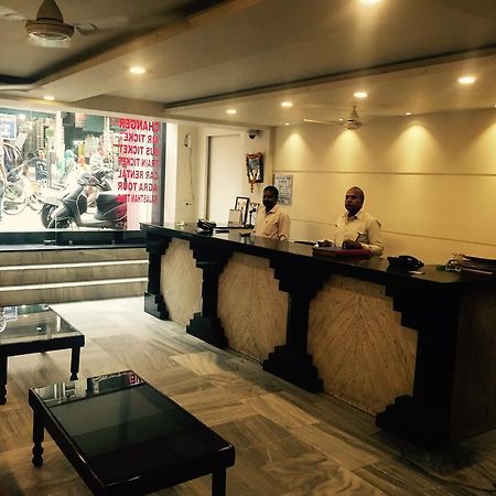 Vivek Hotel New Delhi Exterior photo