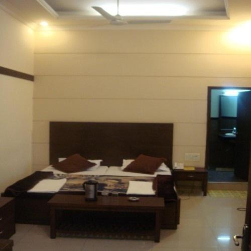 Vivek Hotel New Delhi Room photo
