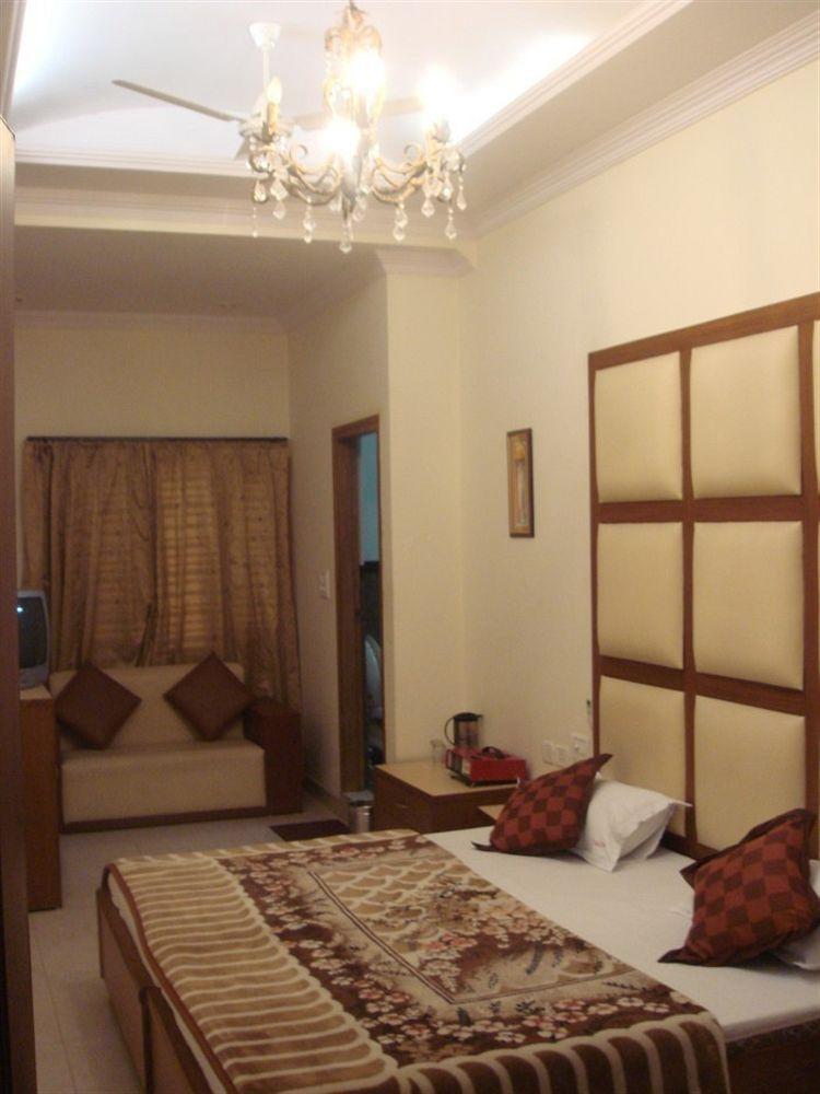 Vivek Hotel New Delhi Exterior photo