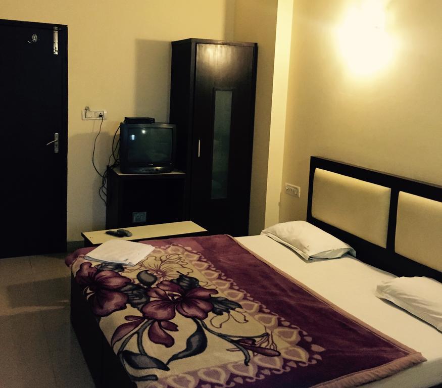 Vivek Hotel New Delhi Exterior photo