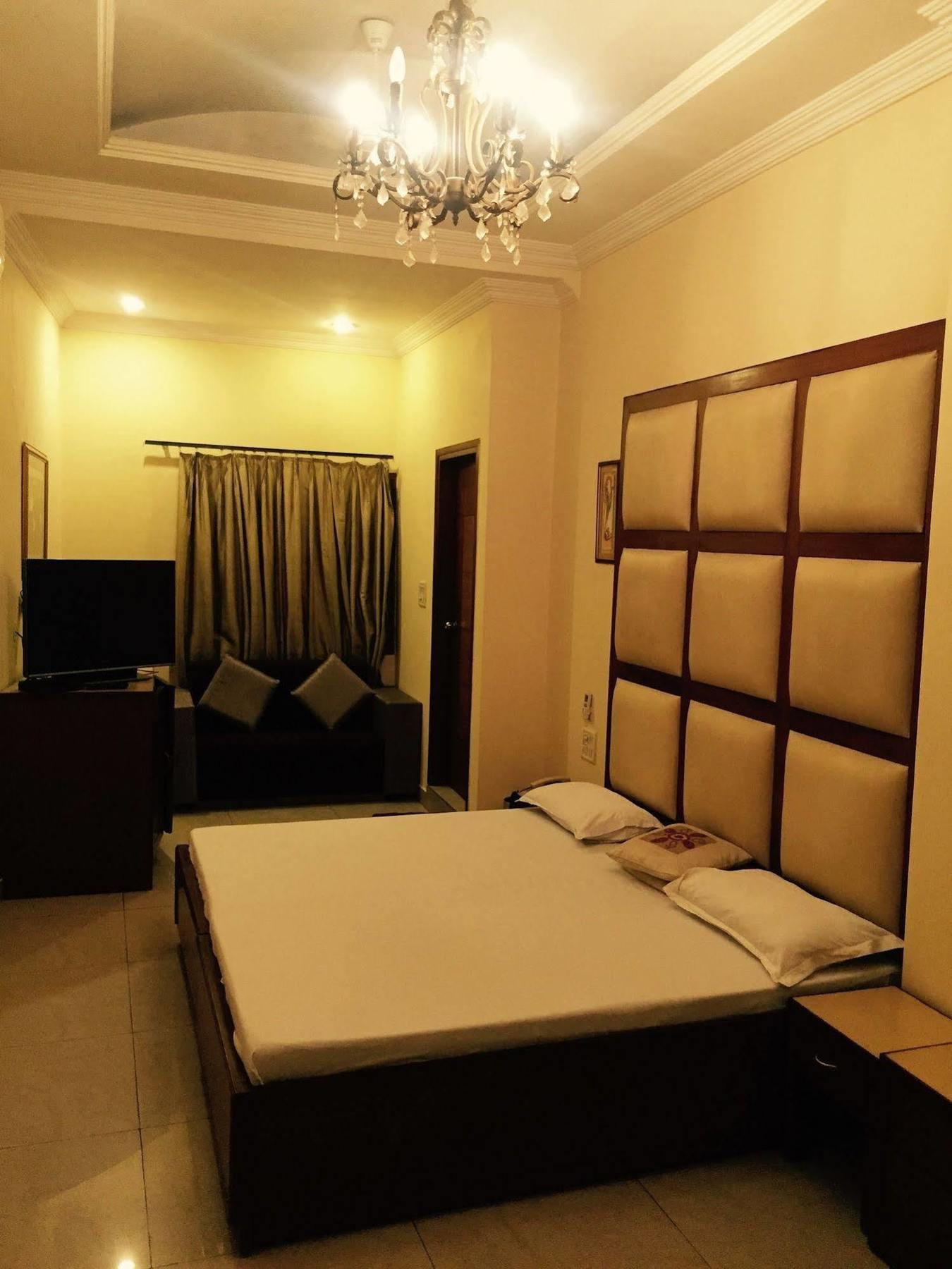 Vivek Hotel New Delhi Exterior photo