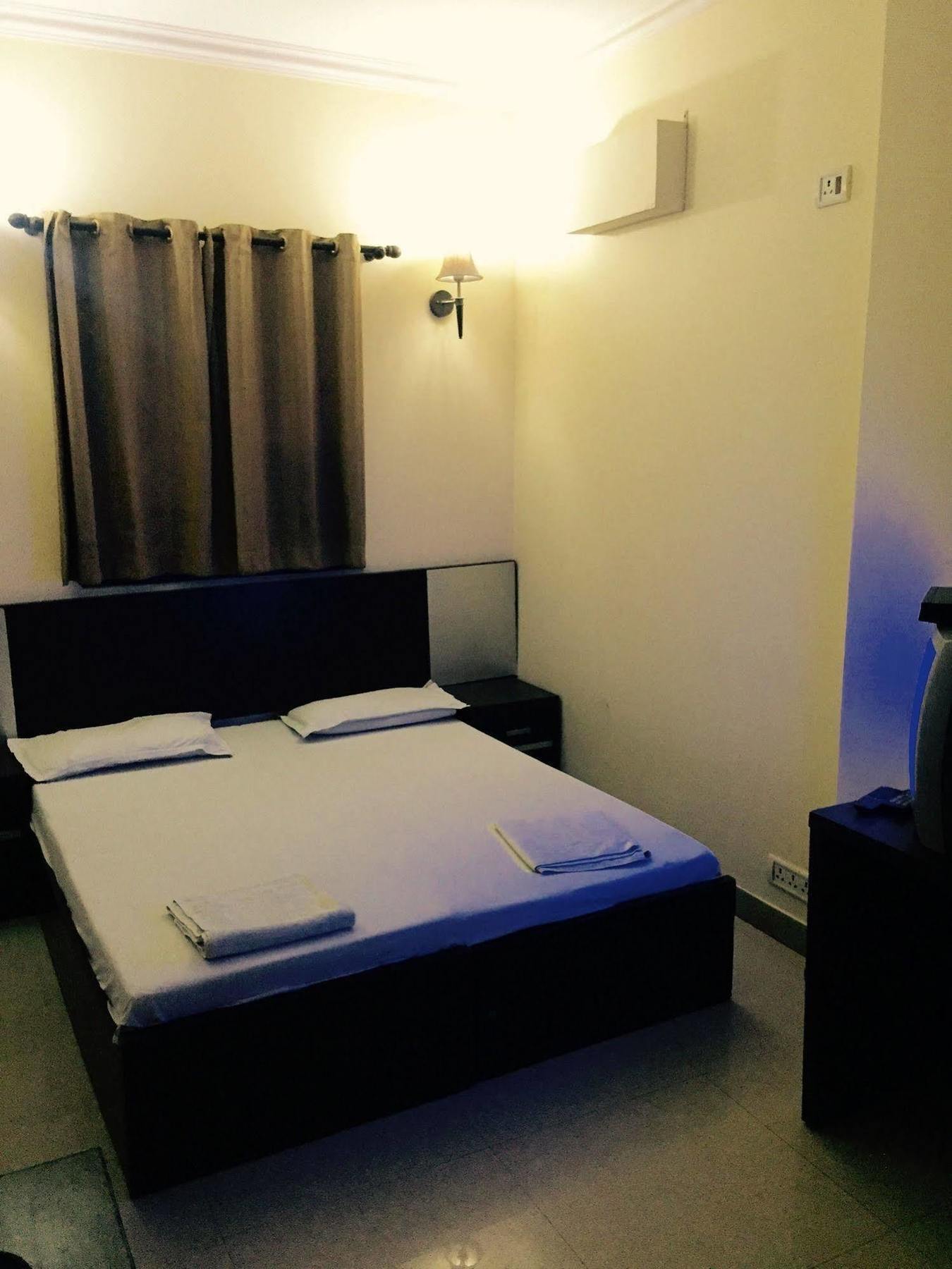 Vivek Hotel New Delhi Exterior photo
